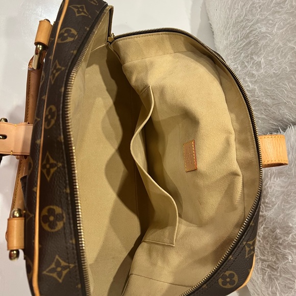 Louis Vuitton Handbag - Picture 7 of 11